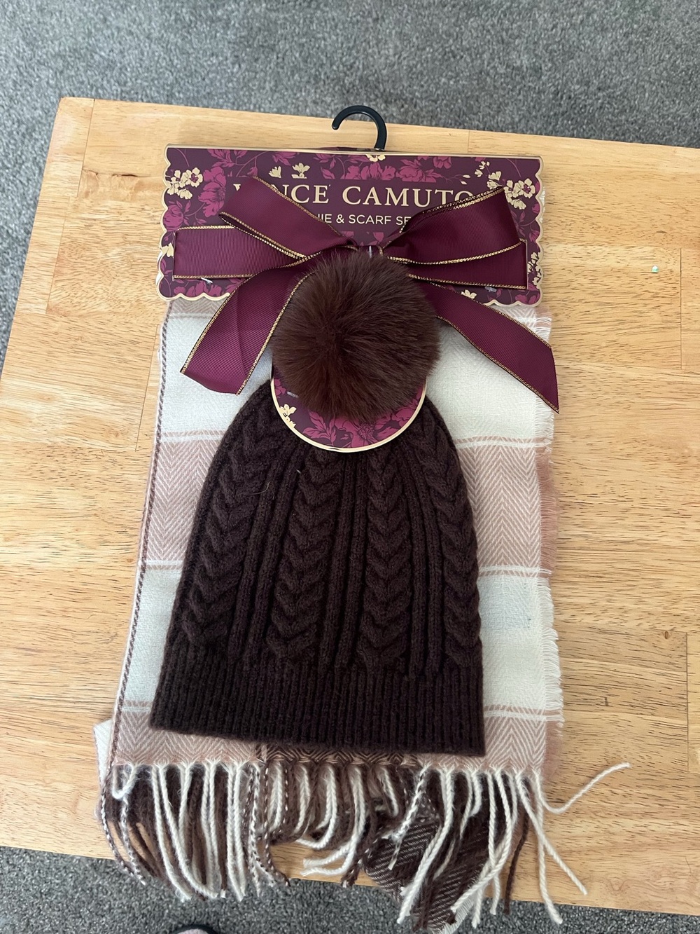 Vince Camuto brand new faux Pom beanie & scarf set - giftable condition